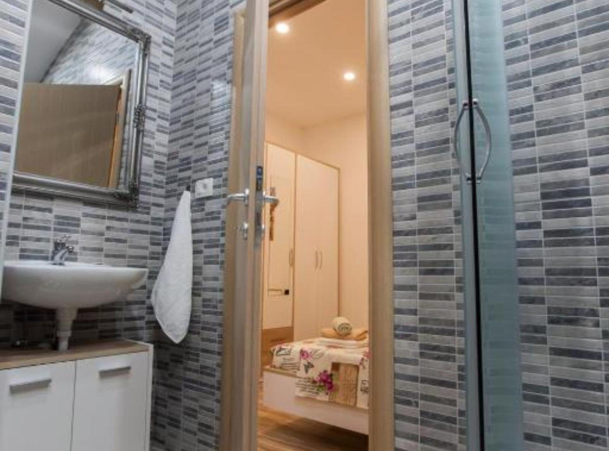 Apartment Dalmatia Kastela Exterior photo