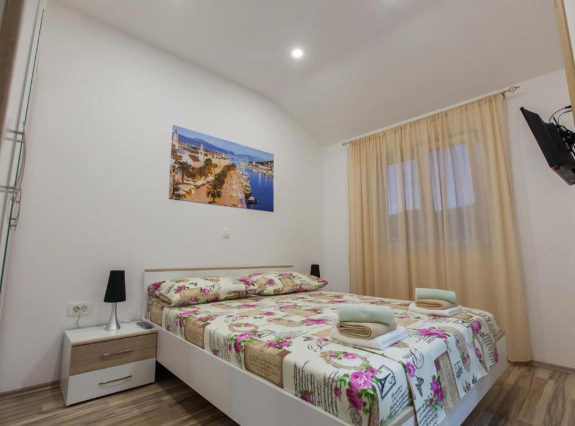 Apartment Dalmatia Kastela Exterior photo