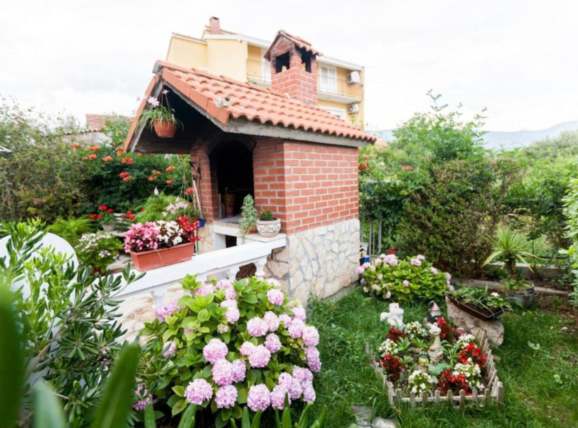 Apartment Dalmatia Kastela Exterior photo
