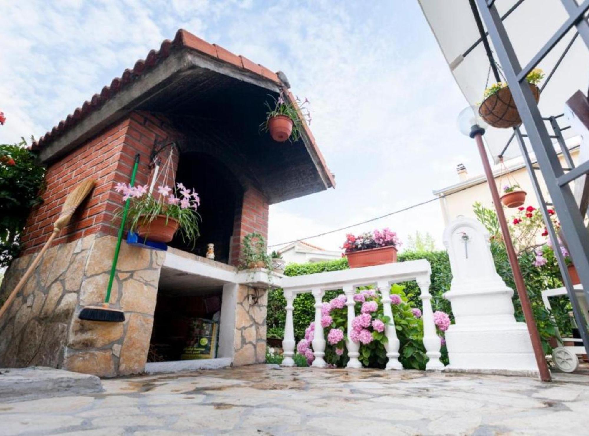 Apartment Dalmatia Kastela Exterior photo