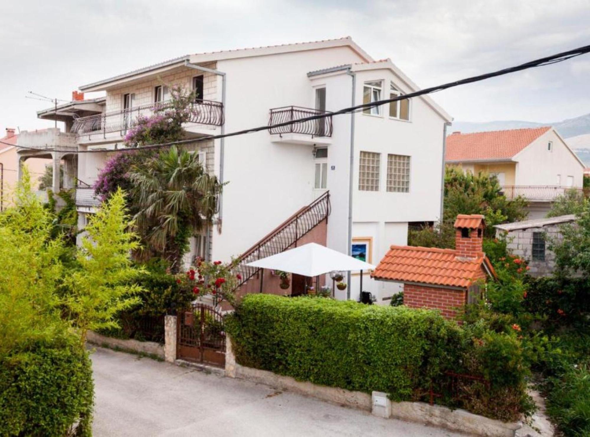 Apartment Dalmatia Kastela Exterior photo