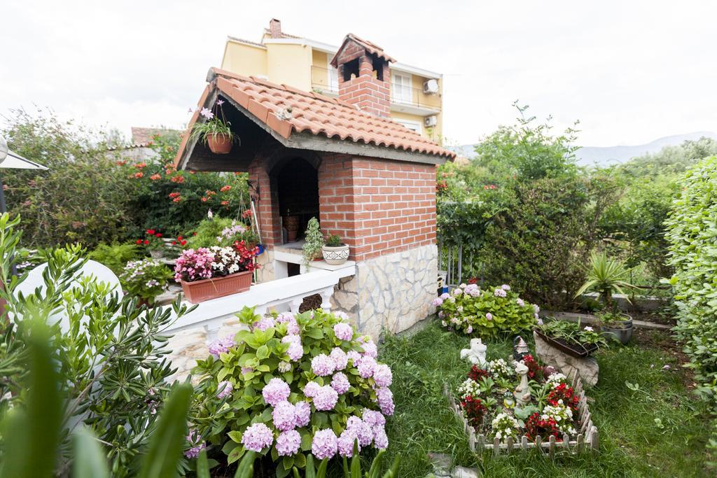 Apartment Dalmatia Kastela Exterior photo