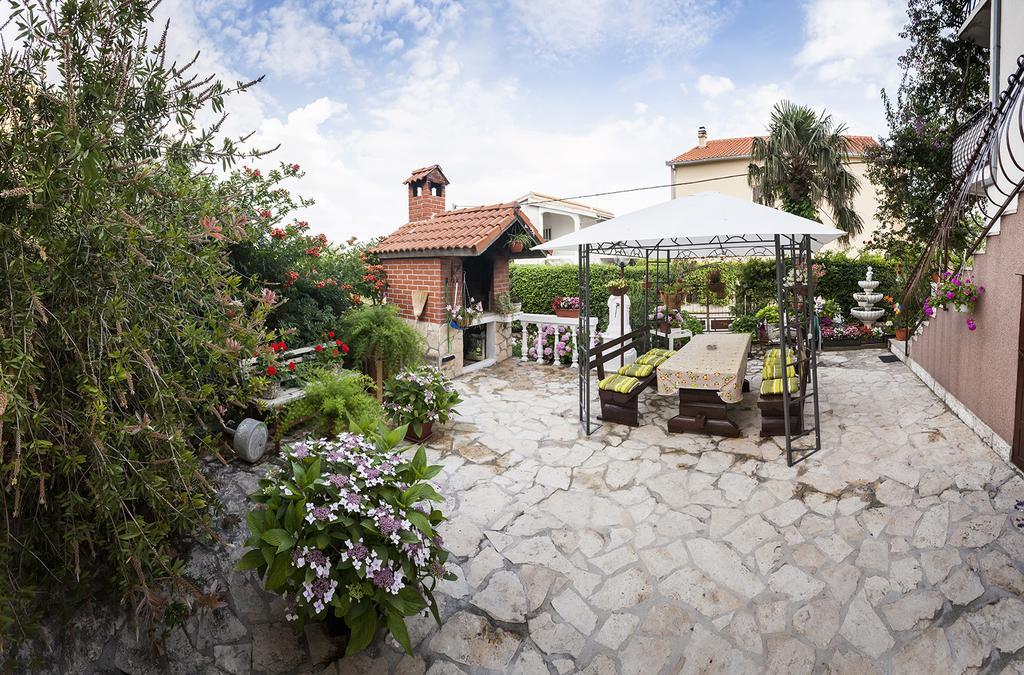 Apartment Dalmatia Kastela Exterior photo
