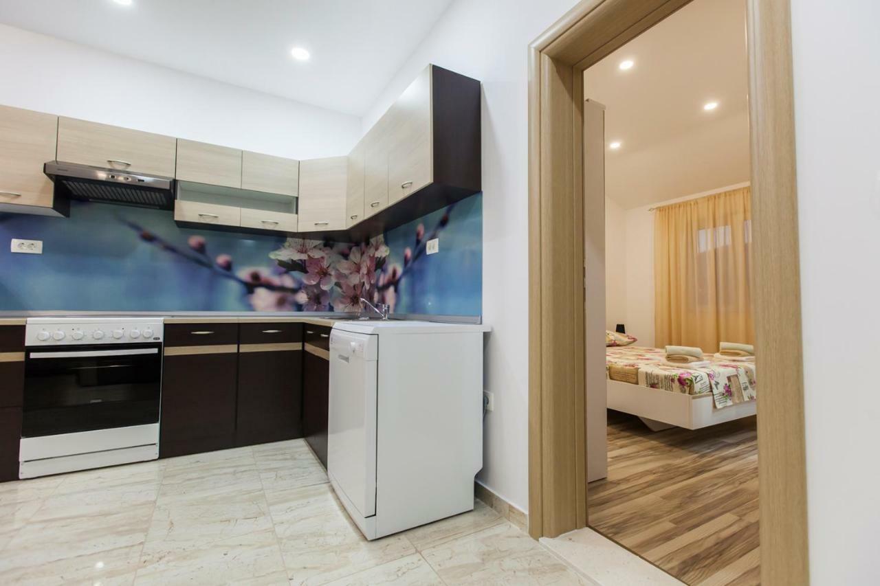 Apartment Dalmatia Kastela Exterior photo