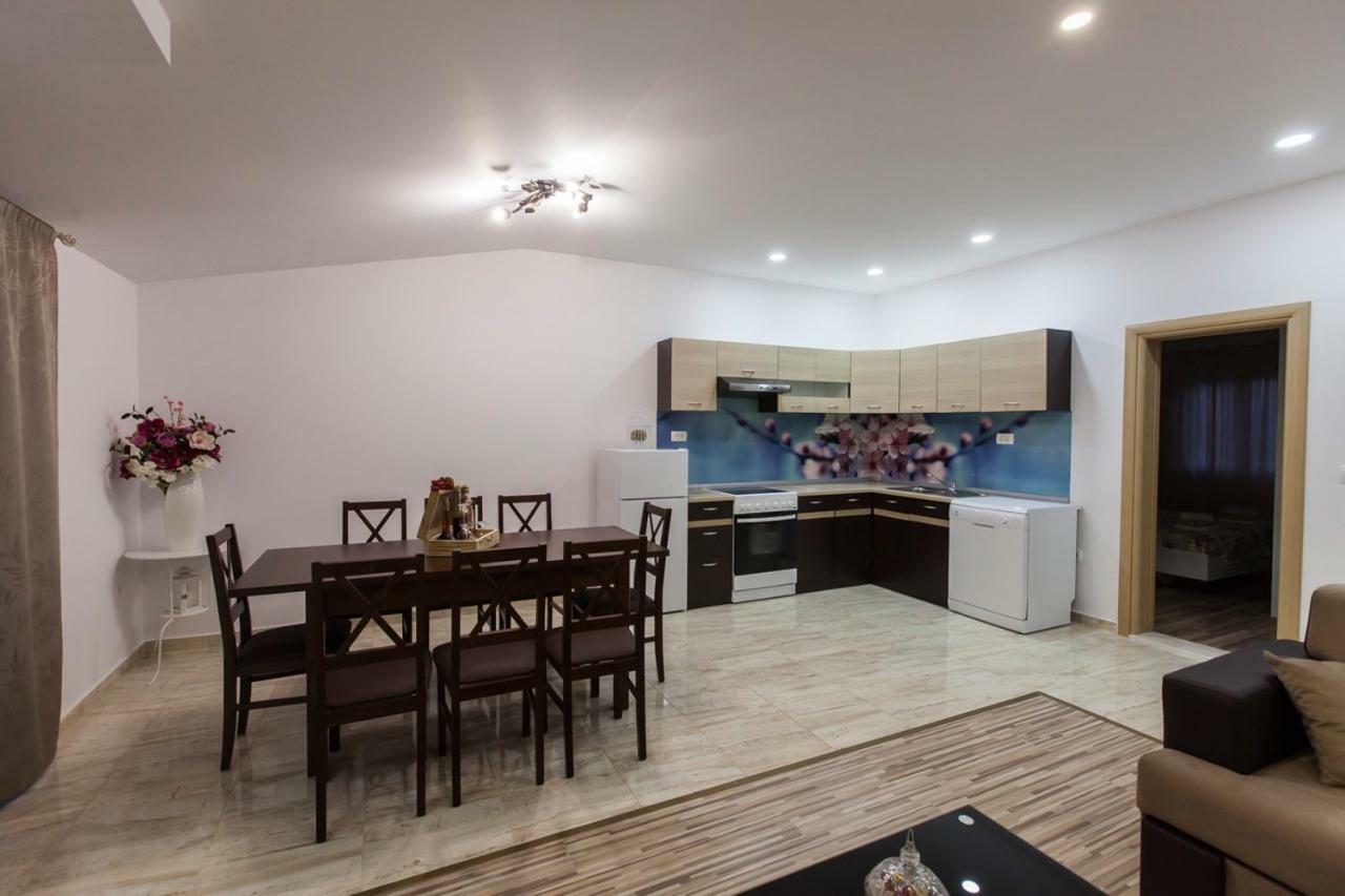 Apartment Dalmatia Kastela Exterior photo