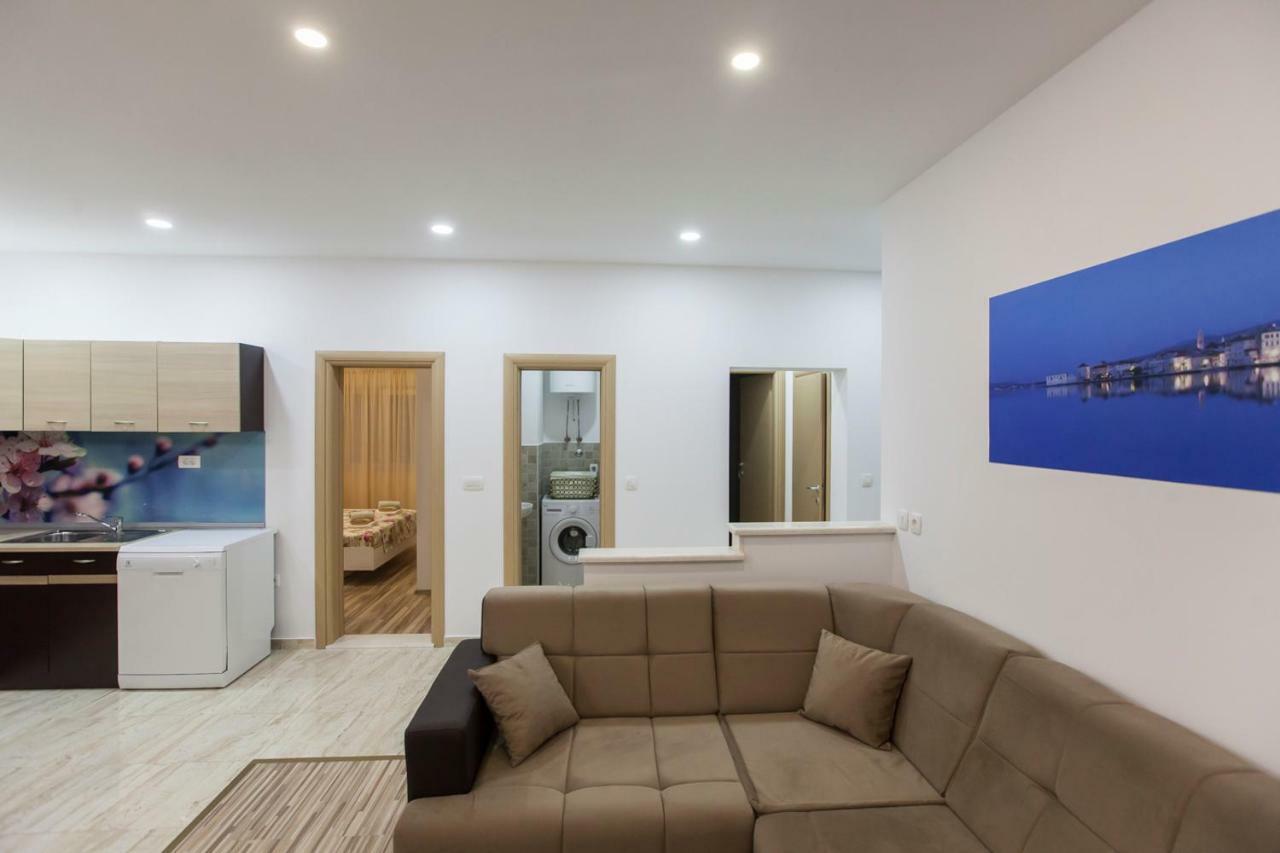 Apartment Dalmatia Kastela Exterior photo